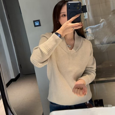 杏色慵懒高级感v领长袖毛衣女