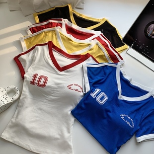 设计感红色短款 美式 辣妹修身 t恤女夏季 上衣 v领正肩球衣运动风短袖