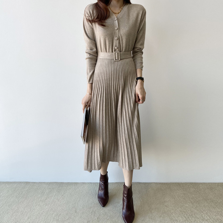 韩国chic2026秋冬新品百搭针织v领收腰大摆长款气质显瘦连衣裙 女