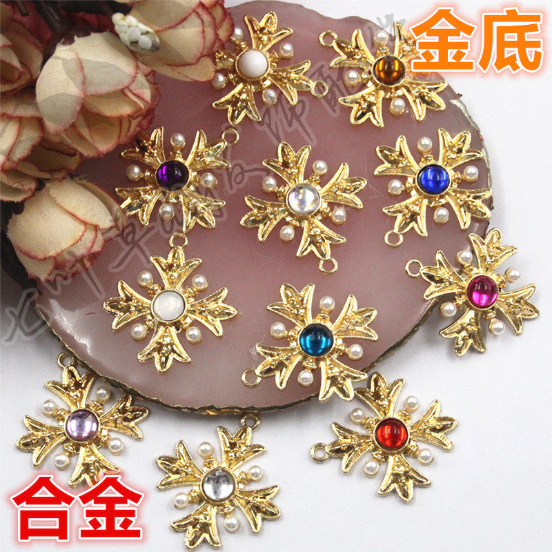 28*30mm（金底）仿猫眼合金镶钻镶珍珠徽章吊洛丽塔十字架diy配件