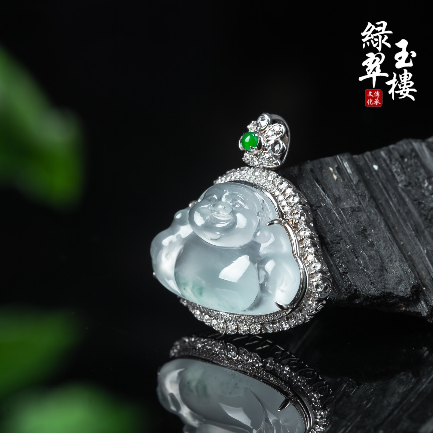 翡翠冰种飘绿花佛公吊坠18k女款