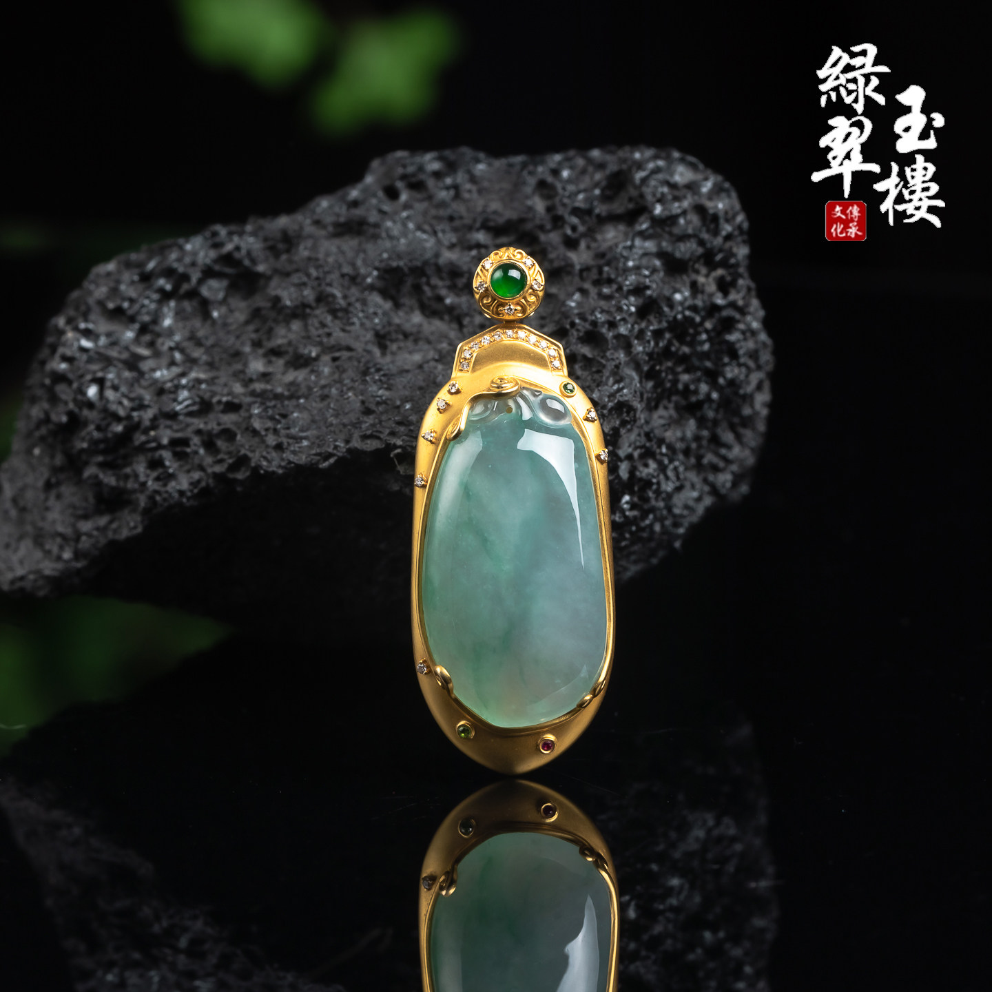 翡翠A货冰飘蓝花大福瓜18K吊坠