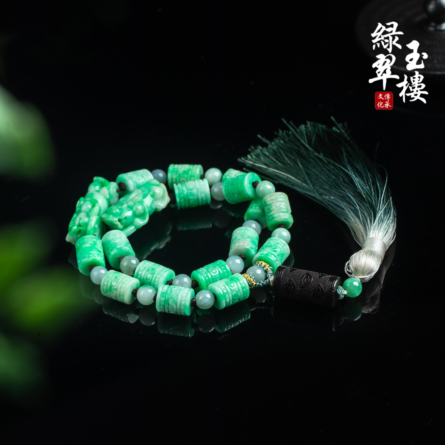翡翠糯种绿貔貅两圈手链手持