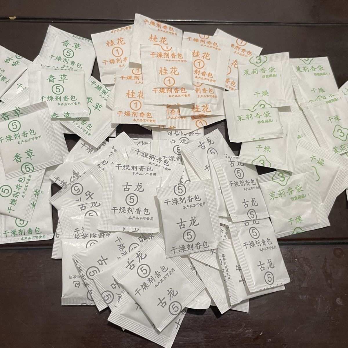 去味小香包鞋子衣服防潮防霉家用室内衣柜鞋柜干燥剂除湿香袋香片