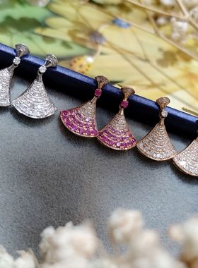 18k金粉蓝宝裙子耳环 招米吸睛钻石粉宝耳钉 粉宝扇子耳饰 带证书