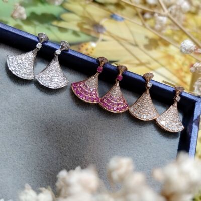 18k金粉蓝宝裙子耳环 招米吸睛钻石粉宝耳钉 粉宝扇子耳饰 带证书