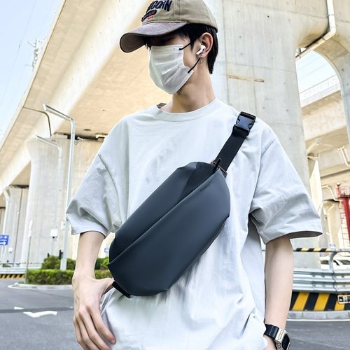 新款男士胸包跨境潮流反光斜挎包户外运动腰包ins潮牌大容量背包