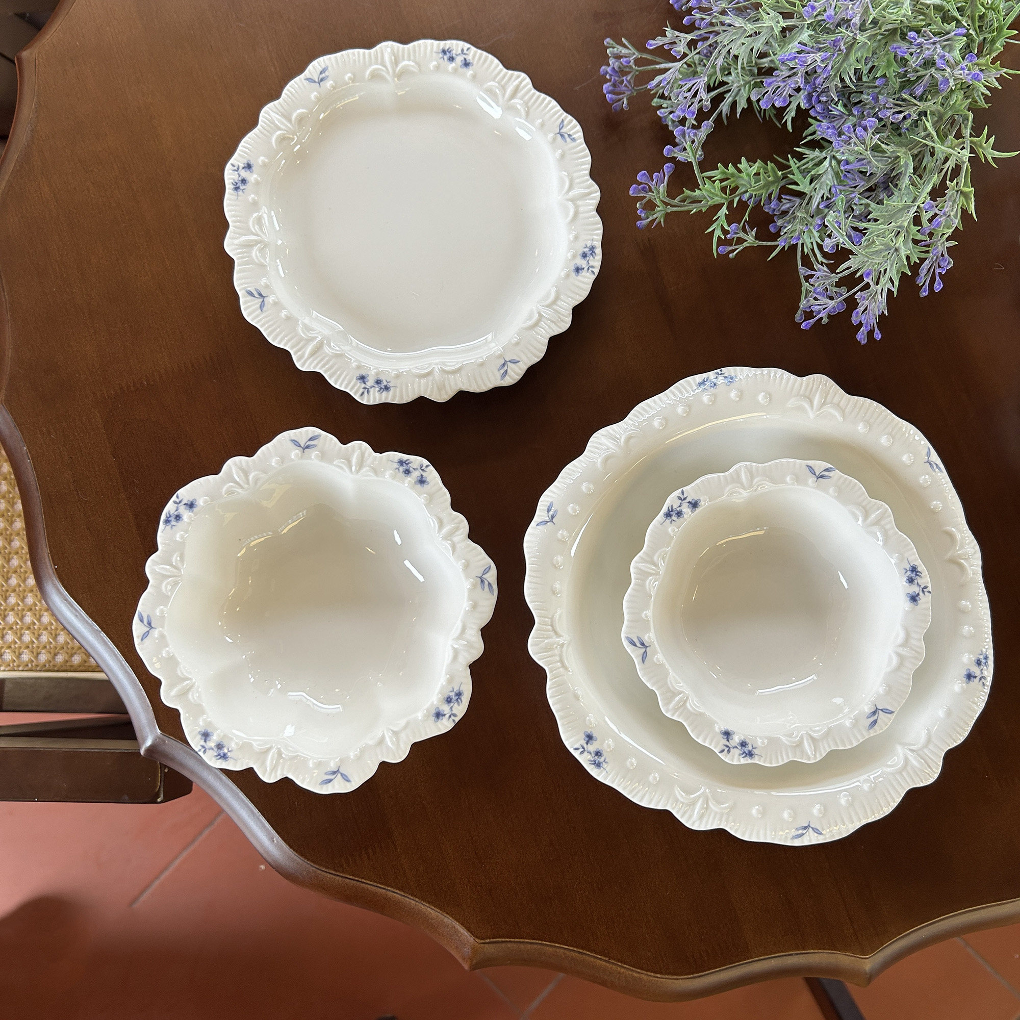 法式浮雕花边陶瓷餐具陶瓷盘餐盘甜品碗果盘不规则餐盘碎花碗套装