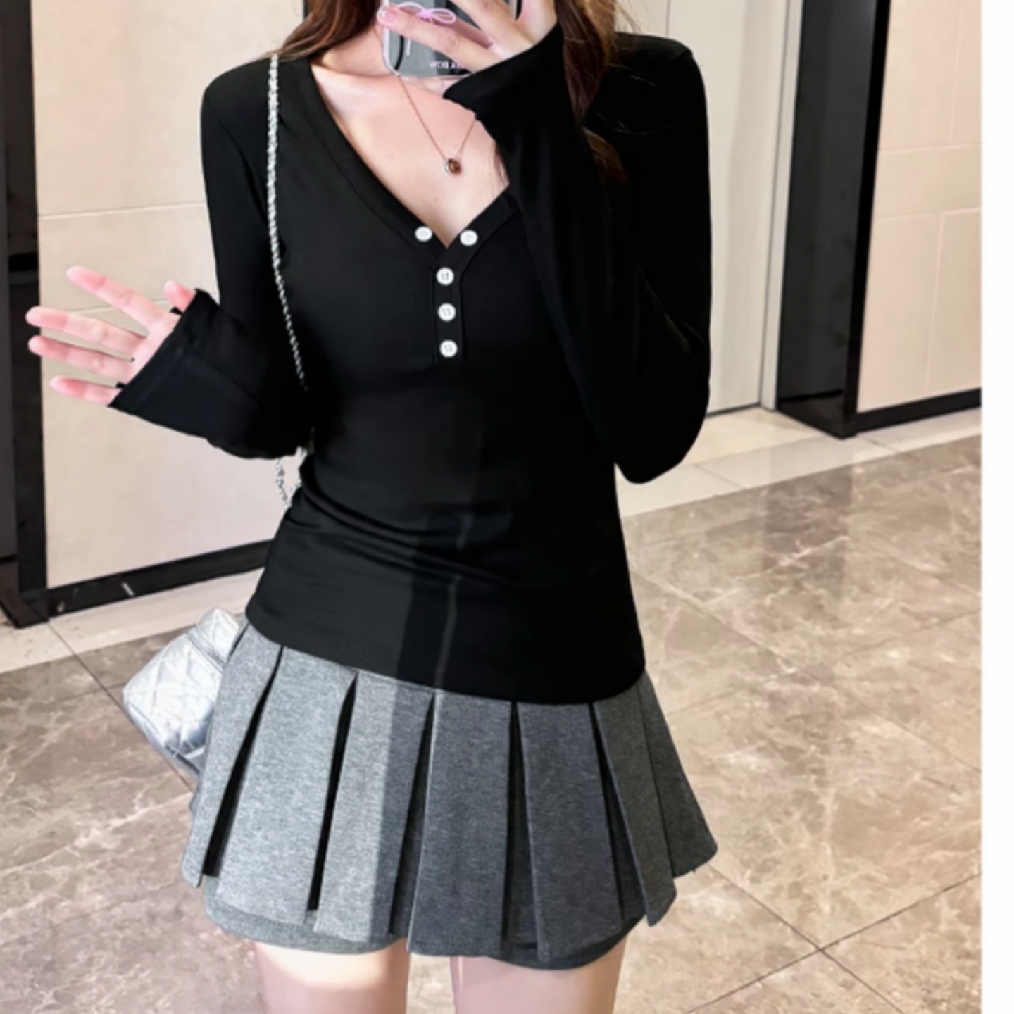 早秋冬V领纽扣设计感修身显瘦打底衫韩版百搭简约上衣长袖T恤女生