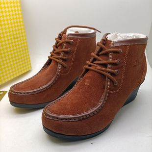 欢腾高帮女厚底秋冬猪皮内里女单鞋黑色工作鞋防滑坡跟磨砂牛皮鞋