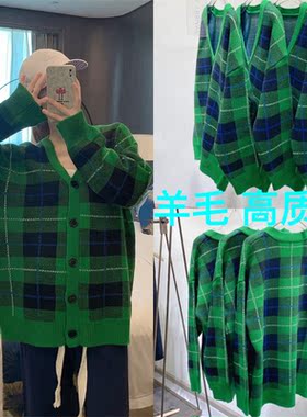 现货2022春V领绿色格子开衫宽松显瘦撞色中长款羊毛针织加厚外套
