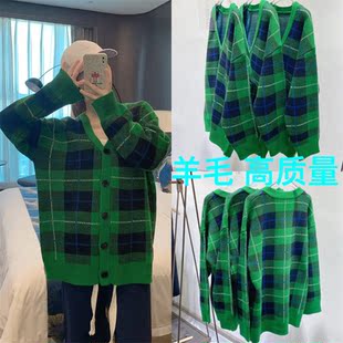 现货2022春V领绿色格子开衫宽松显瘦撞色中长款羊毛针织加厚外套