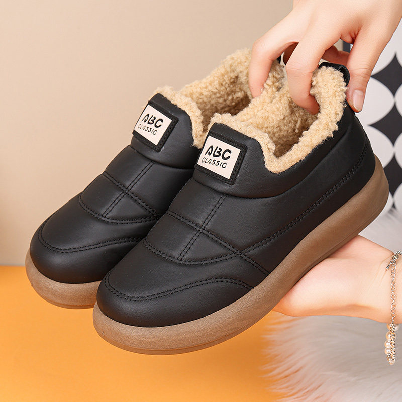 冬季新款防寒雪地靴加绒保暖加厚女棉鞋时尚轻便一脚蹬女短靴