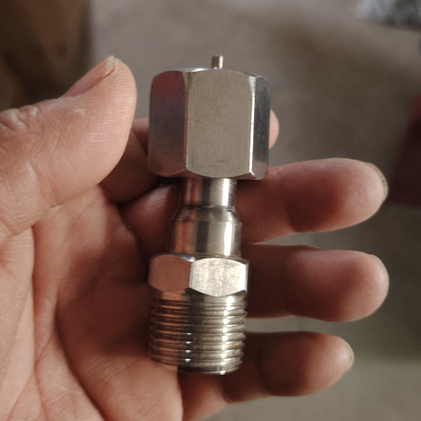 医用吸氧氧气钢瓶转接国标接口减压器国标保压瓶阀开启出气接头