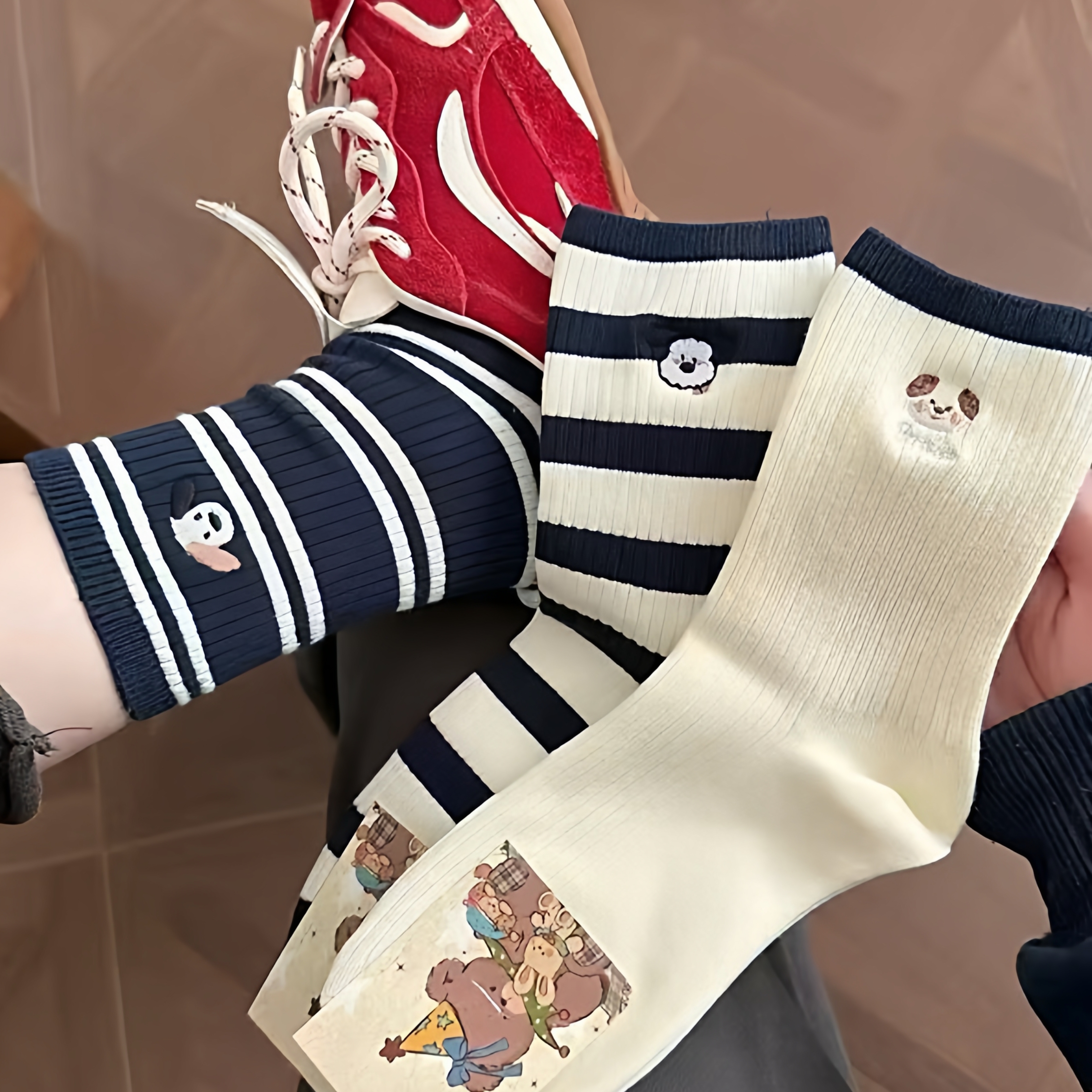 新款卡通小狗袜子女中筒袜纯棉双针秋冬透气吸汗条纹长筒堆堆袜