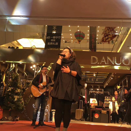 男装快闪店展会展示装修男装高档潮牌服装展简约装修店铺设计