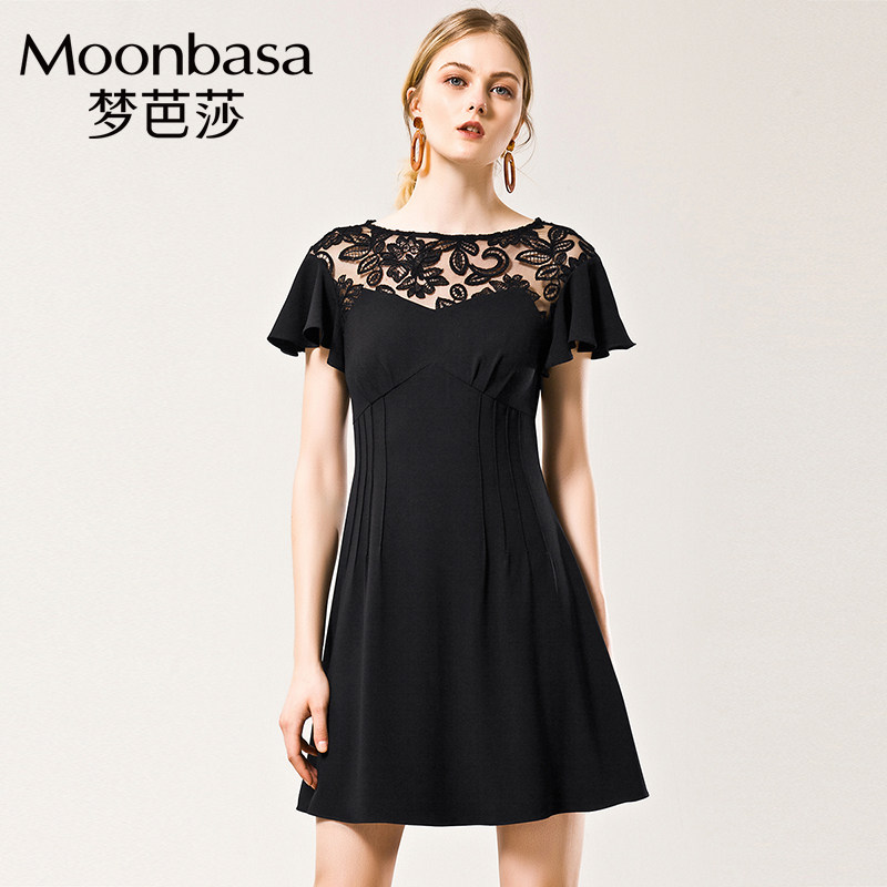 Moonbasa/梦芭莎拼接荷叶袖收腰A字裙镂空蕾丝连衣裙纯色小礼服