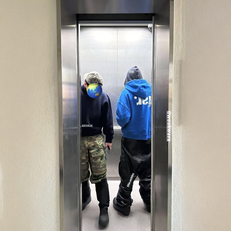 FARARCHIVE刺绣logo拉链卫衣