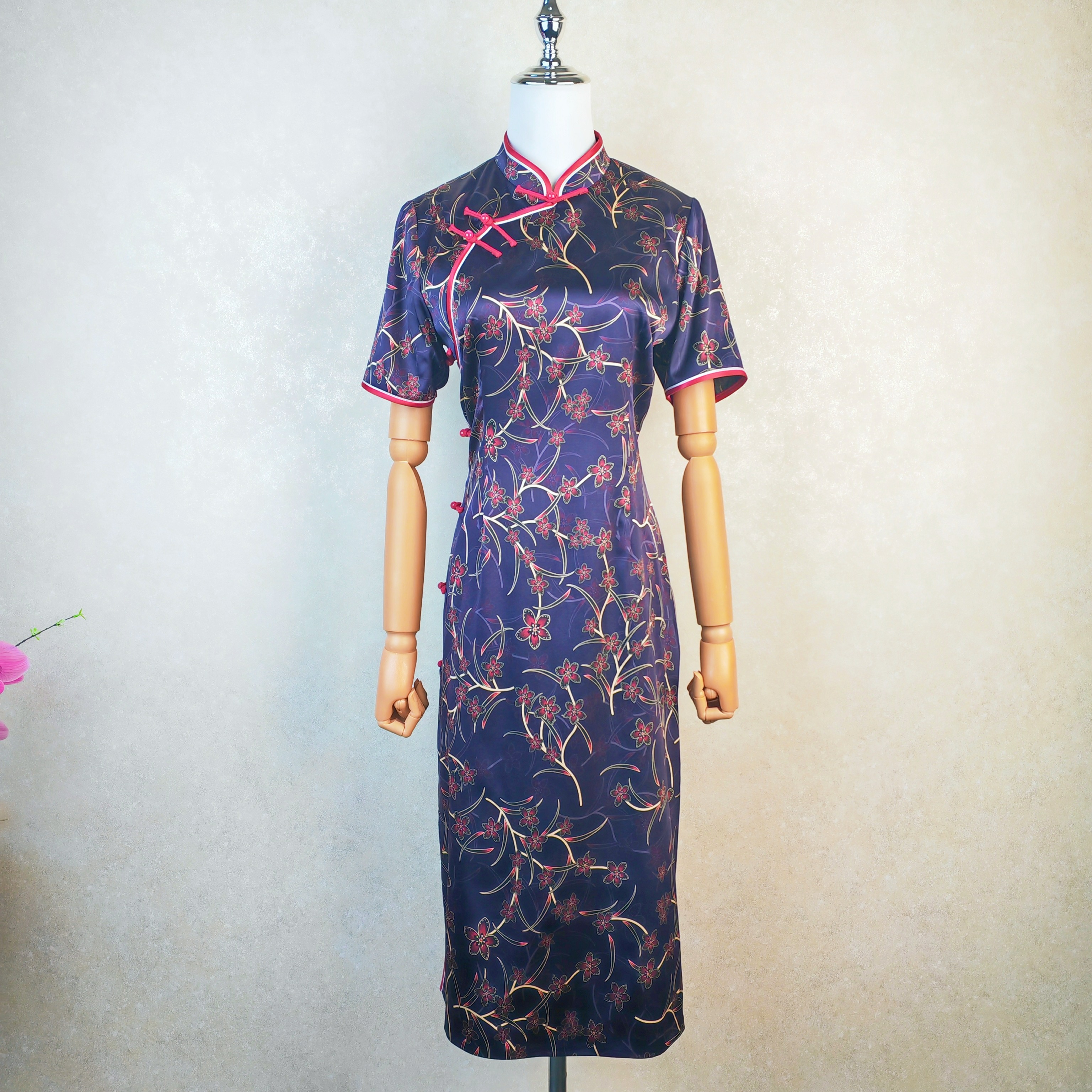 裁缝店定制新中式旗袍衣服