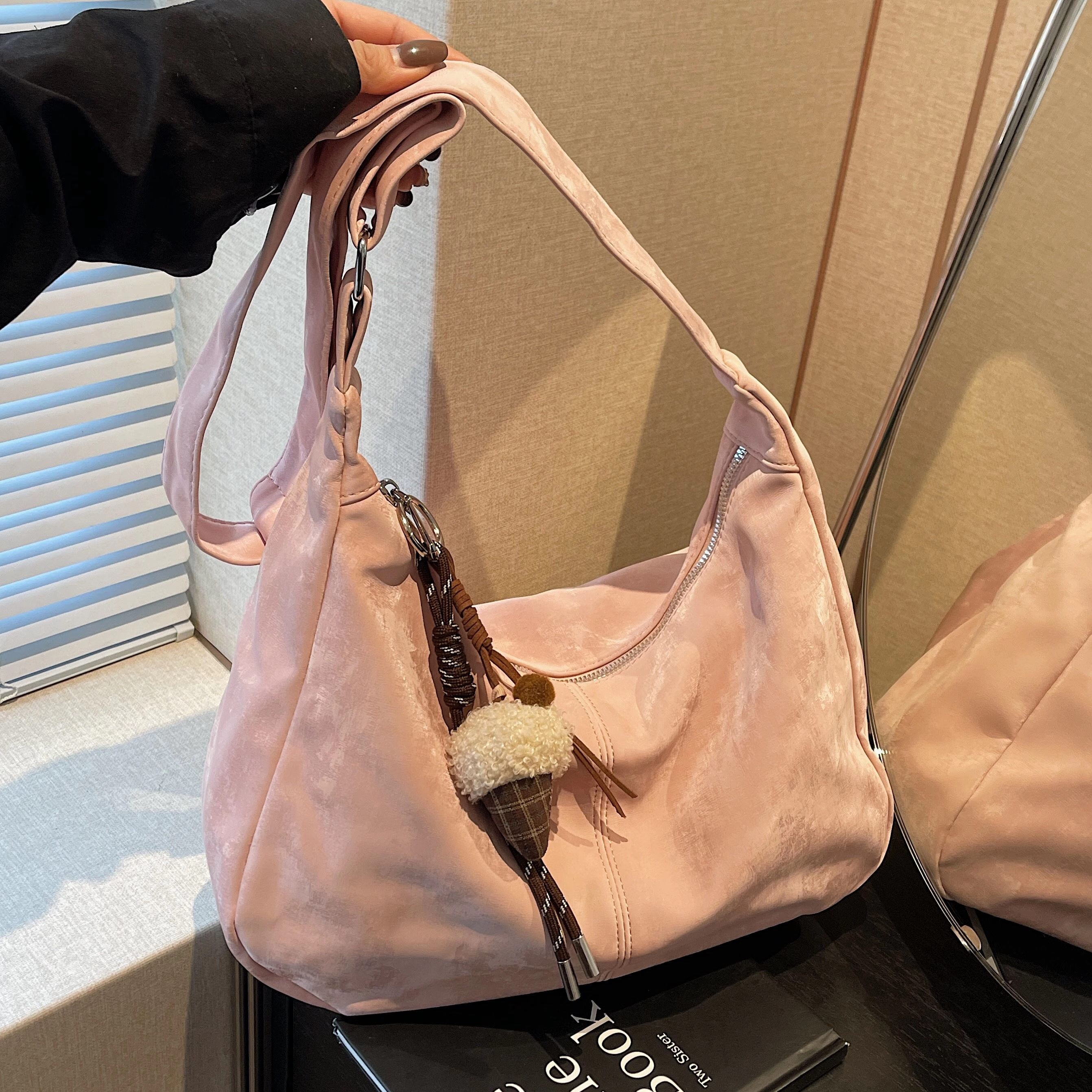 艾米兔女包2025新款时尚简约韩版流行单肩包大容量托特斜挎通勤包