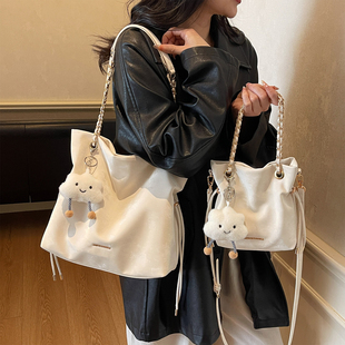 艾米兔女包2026新款日常休闲简约纯色百搭通勤时尚洋气单肩斜挎包