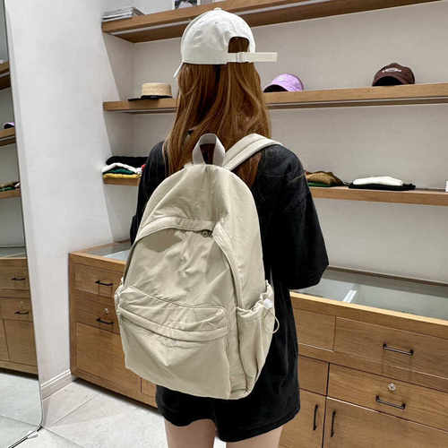 轻便亲肤防水大容量旅行背包