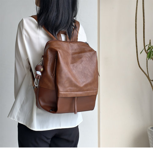 2025新款轻便双肩背包