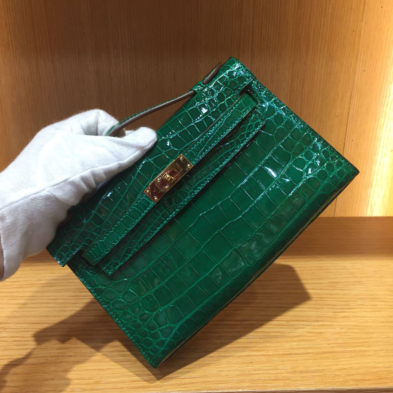 进口亮光鳄鱼肚皮女款手夹包鳄鱼皮女包翠绿色全真皮包尺寸22包邮
