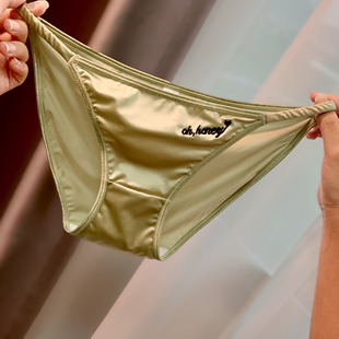 日系少女轻奢细带内裤女高端缎面丝滑字母刺绣女士三角裤夏季低腰