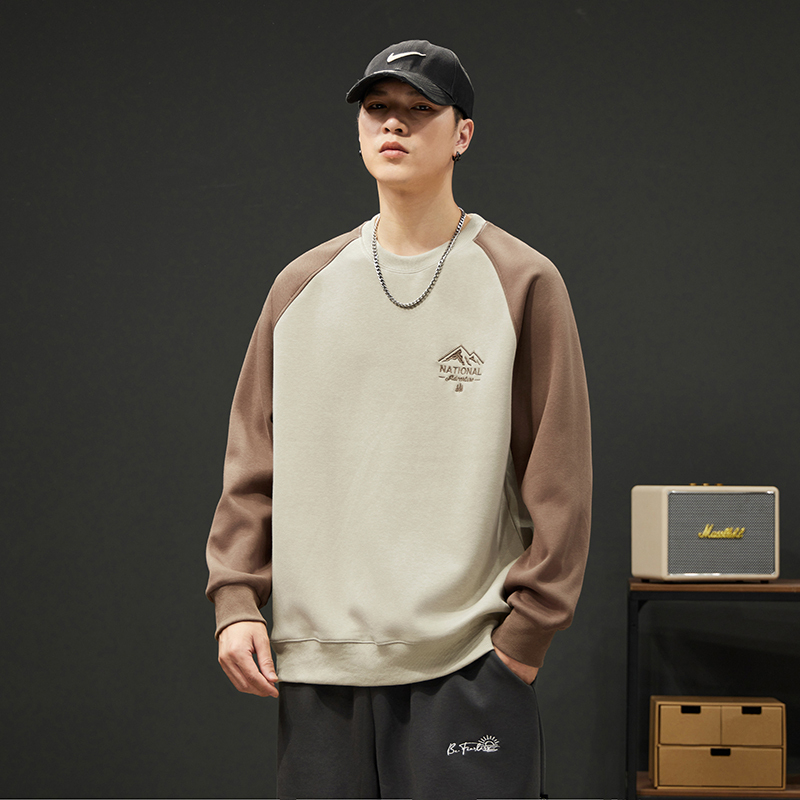 圆领卫衣宽松套头刺绣字母男卫衣