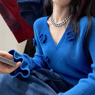 牛X货 巨炸裂！蓝色V领花朵毛衣女秋冬柔美力量感穿搭针织衫上衣