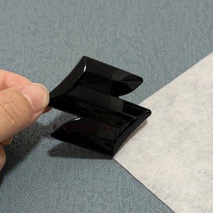 适用于免拆款铃木车标雨燕维特拉凯泽西新奥拓SX4骁途方向盘标志