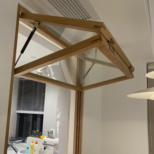 原木色厨房推拉木门中古风玻璃窗