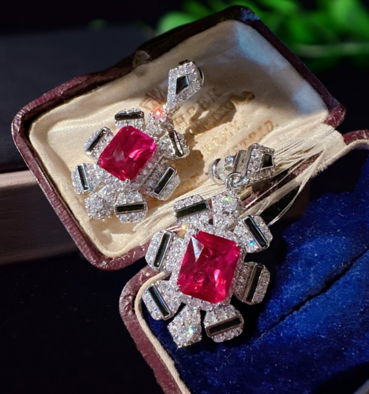 马亨盖鸽血红宝石雪花耳环 富丽堂皇 镀18K金 洋红扇形锆石耳环