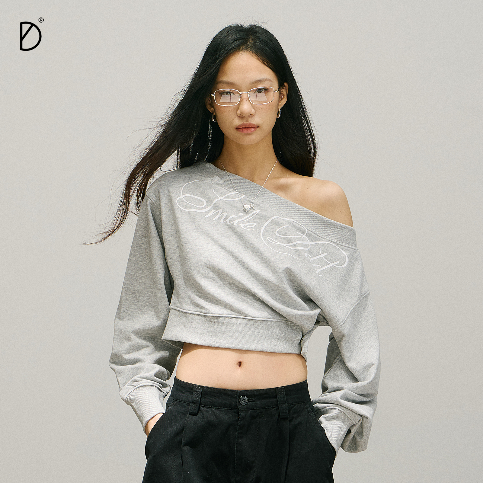 SMILE DDD签名印花斜肩卫衣女显瘦紧身腰纽扣设计美式街头休闲衫