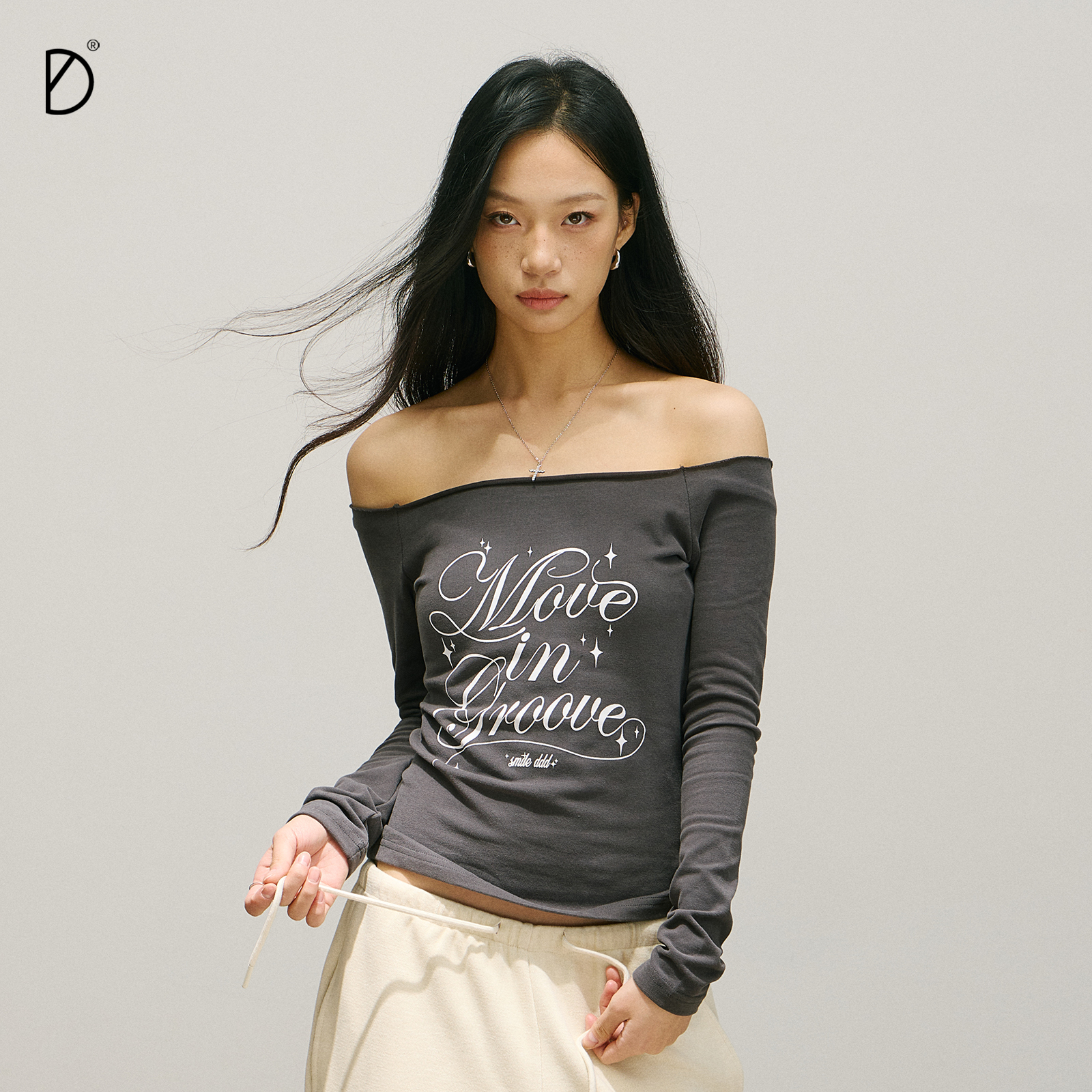 SMILE DDD花体斜肩长袖女显瘦收腰百搭高街美式街头辣妹打底小衫