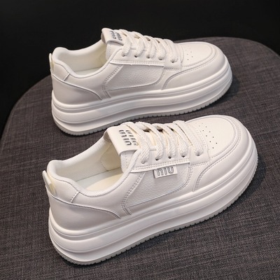 显高显腿长配阔腿裤久站不累白鞋