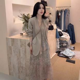 今年流行欧货欧根纱拼接西装+碎花吊带连衣裙两件套女2026春