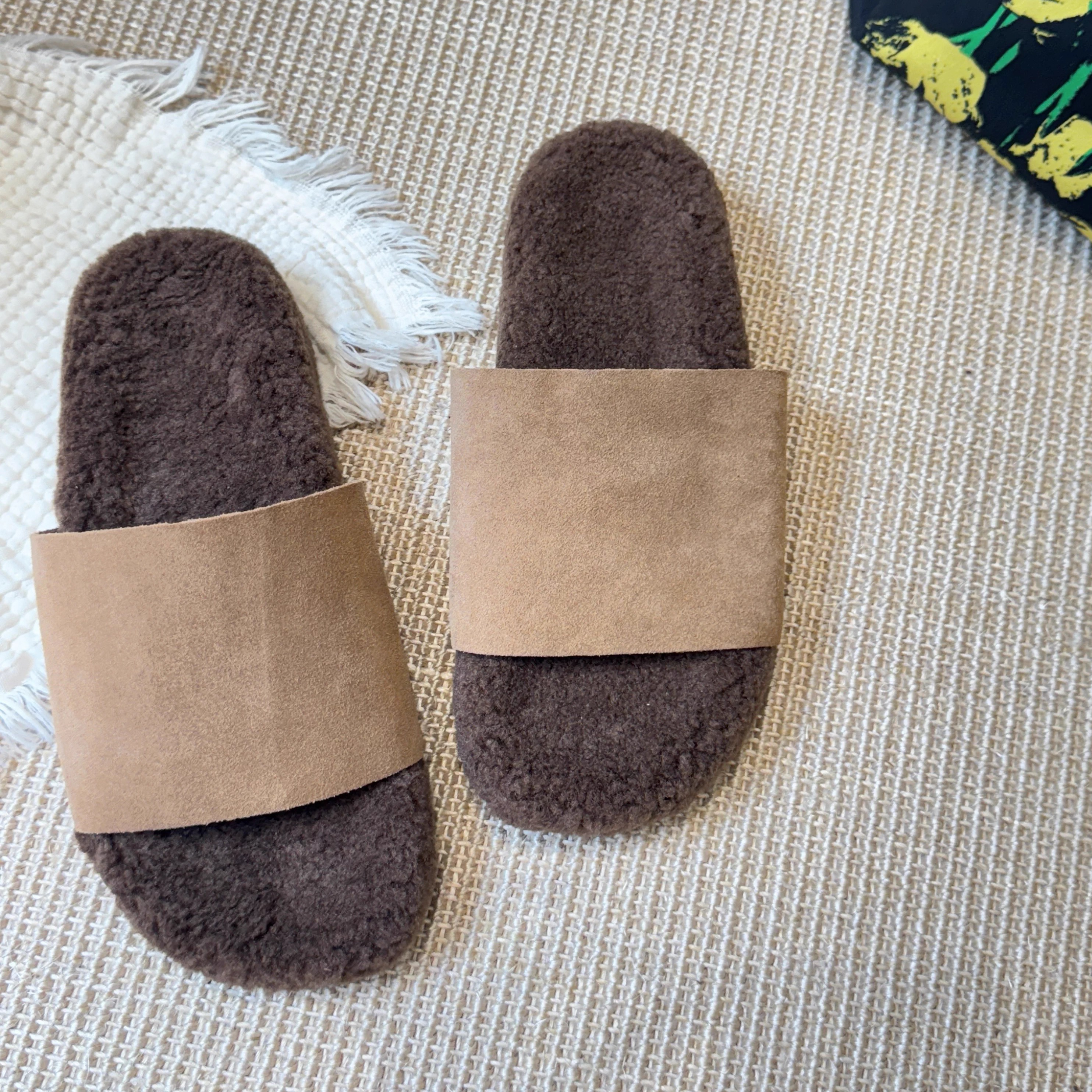 厚底毛毛拖鞋女外穿2025新款秋冬季时尚真皮保暖平底一字棉拖鞋子