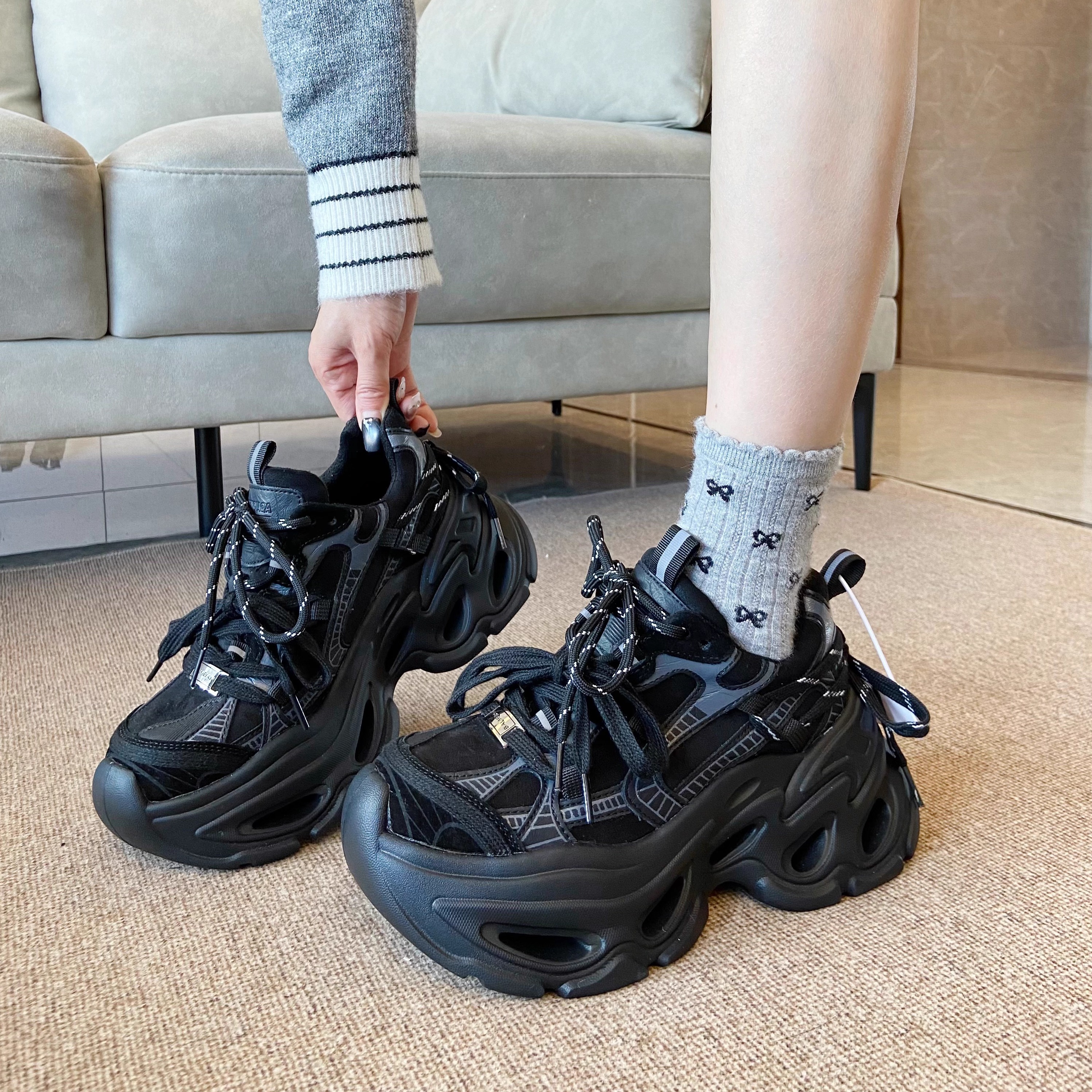 爆款厚底老爹鞋女小个子增高2025新款配阔腿裤真皮轻便松糕休闲鞋