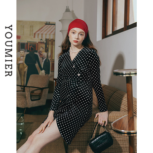 优密儿孕妇装秋冬新款孕妇丝绒连衣裙波点修身哺乳裙小个子孕妇裙