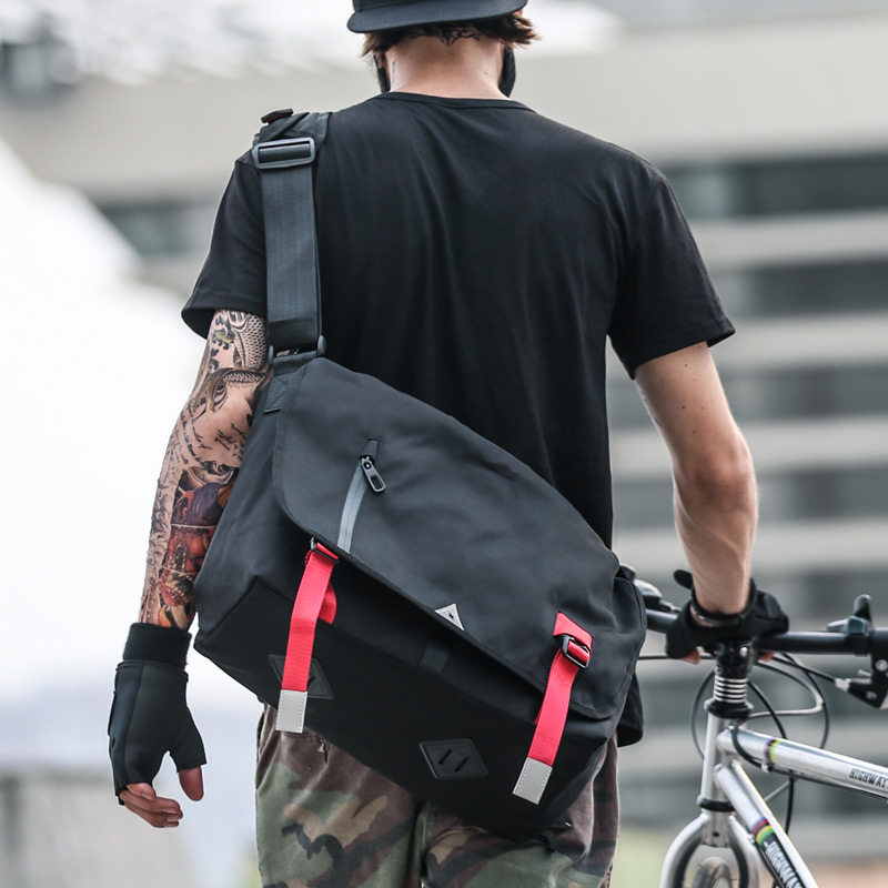死飞邮差包男大容量单肩斜挎包运动街头潮流骑行包女休闲学生书包