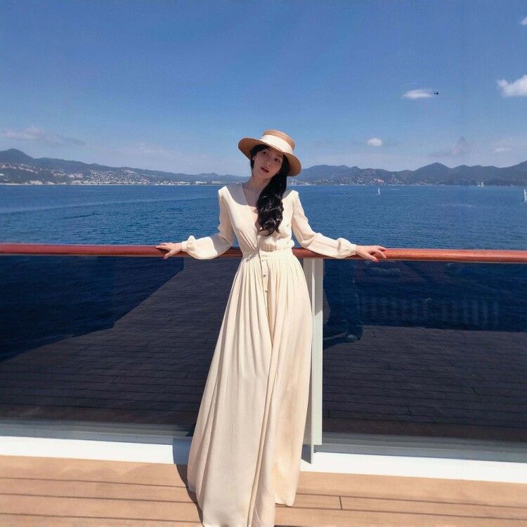 高级定制明星同款米色V领桑蚕丝连衣裙单排扣收腰大摆真丝长裙夏