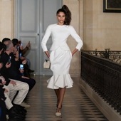 鱼尾半裙优雅高贵套装 高级定制春秋新款 白色圆领三醋酸夹克外套