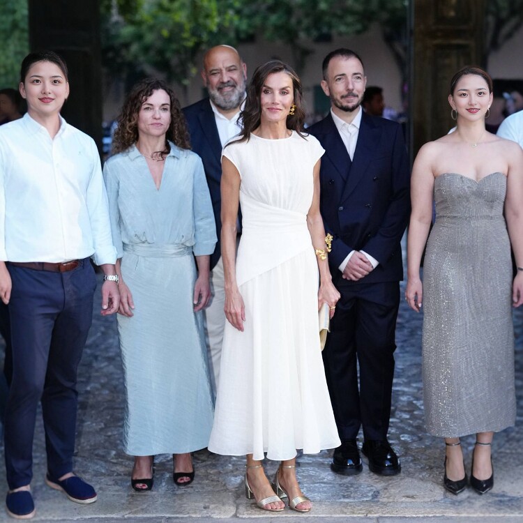 高级定制西班牙王后同款白色亚麻连衣裙收腰大摆裙长款+真丝背心