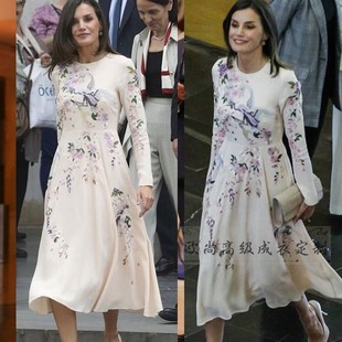 米白色仙鶴重工刺繡連衣裙女長款 高級定制西班牙王妃同款 大擺優(yōu)雅