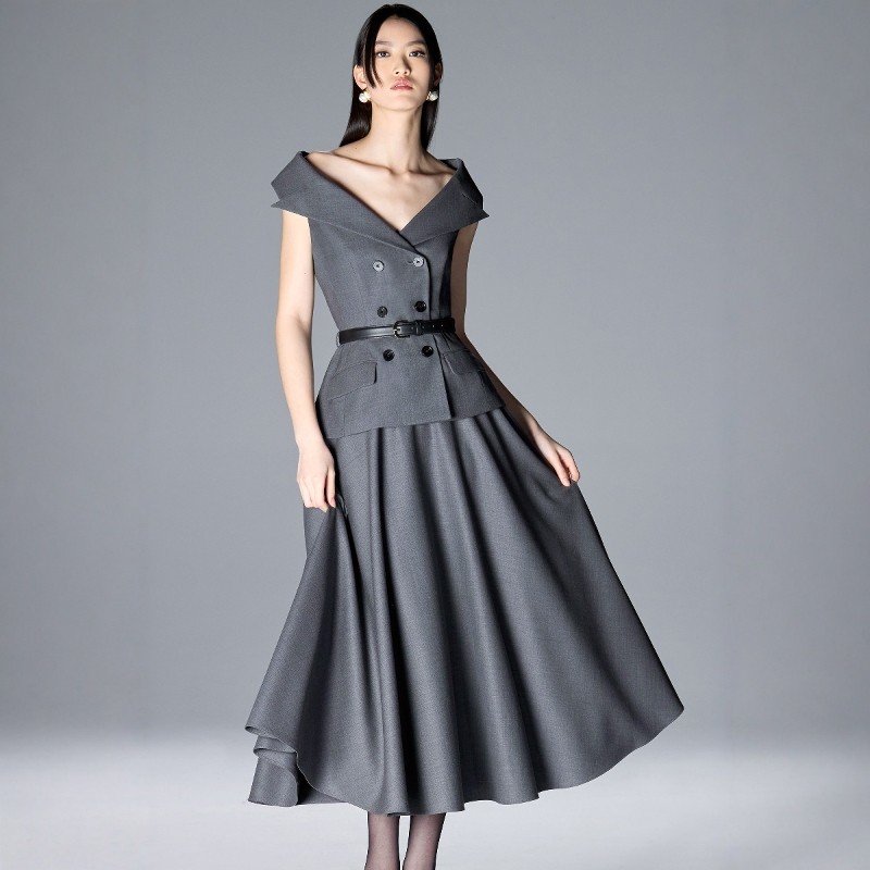 2025夏季新款高级大牌灰色露肩西装外套大摆半身裙长款两件套装裙