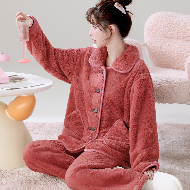 秋冬新款可外穿暖绒保暖雪花绒家居服女士大码宽松法兰绒睡衣套装