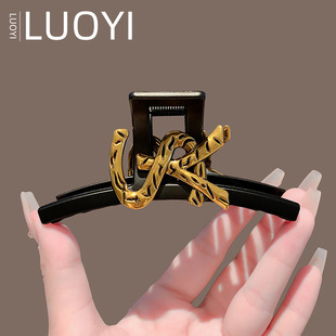 2025新款高级感字母抓夹女大号鲨鱼夹后脑勺盘发夹子发抓头饰