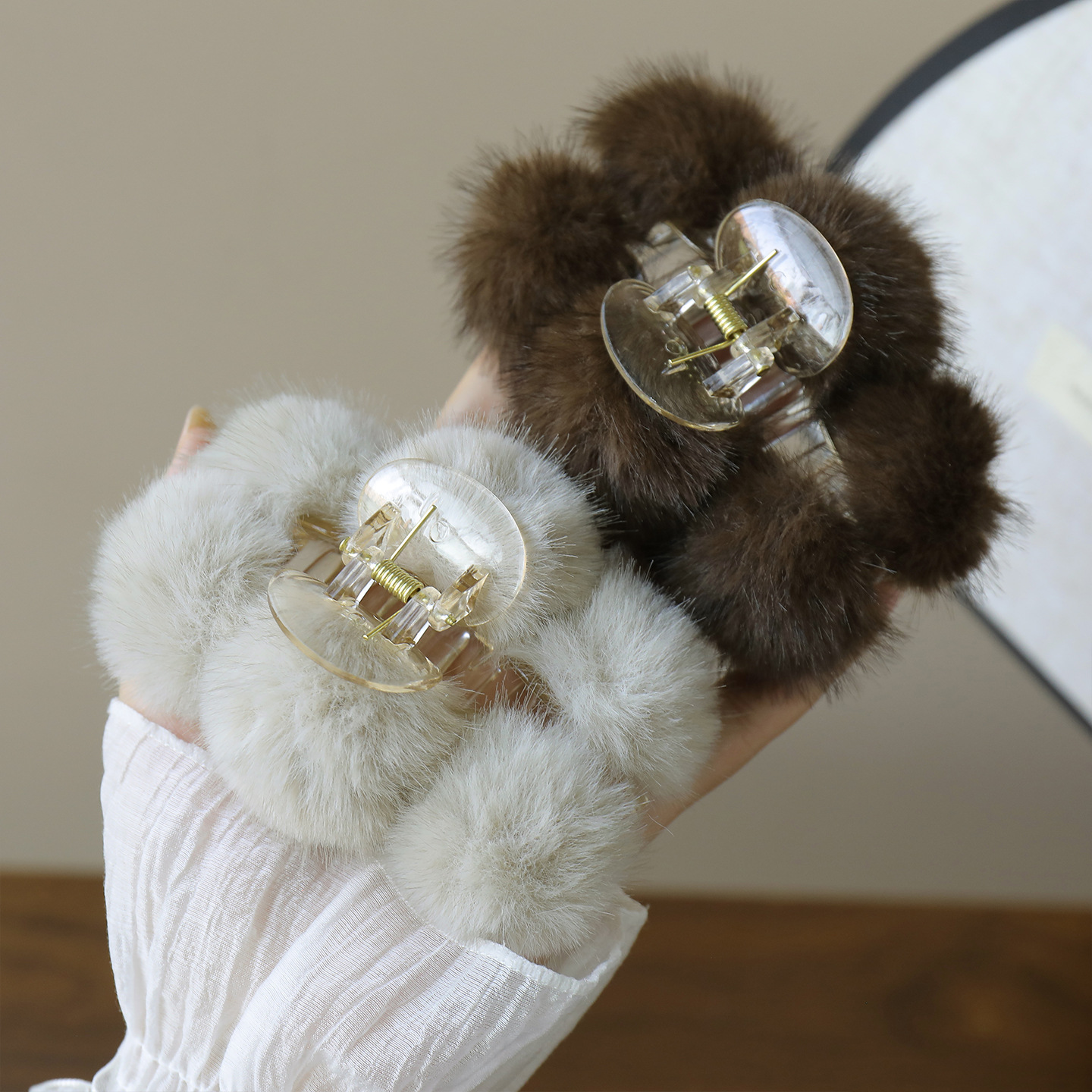 秋冬毛绒发夹女中号毛毛抓夹后脑勺头发夹子高级感鲨鱼夹发卡